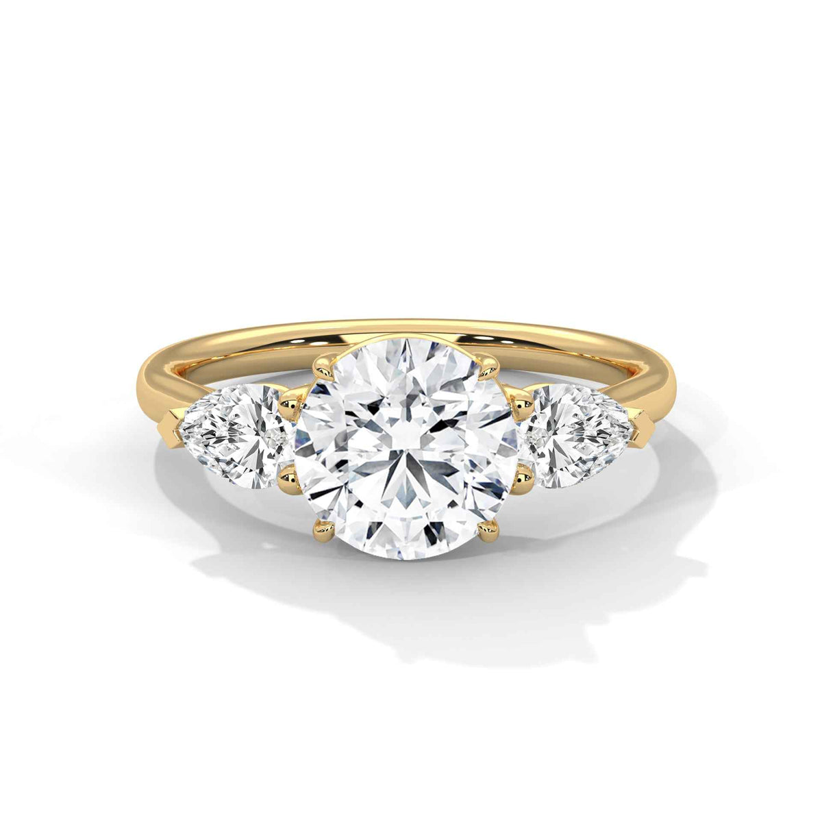 Three-stone diamond ring in yellow gold with a round center stone and two side stones