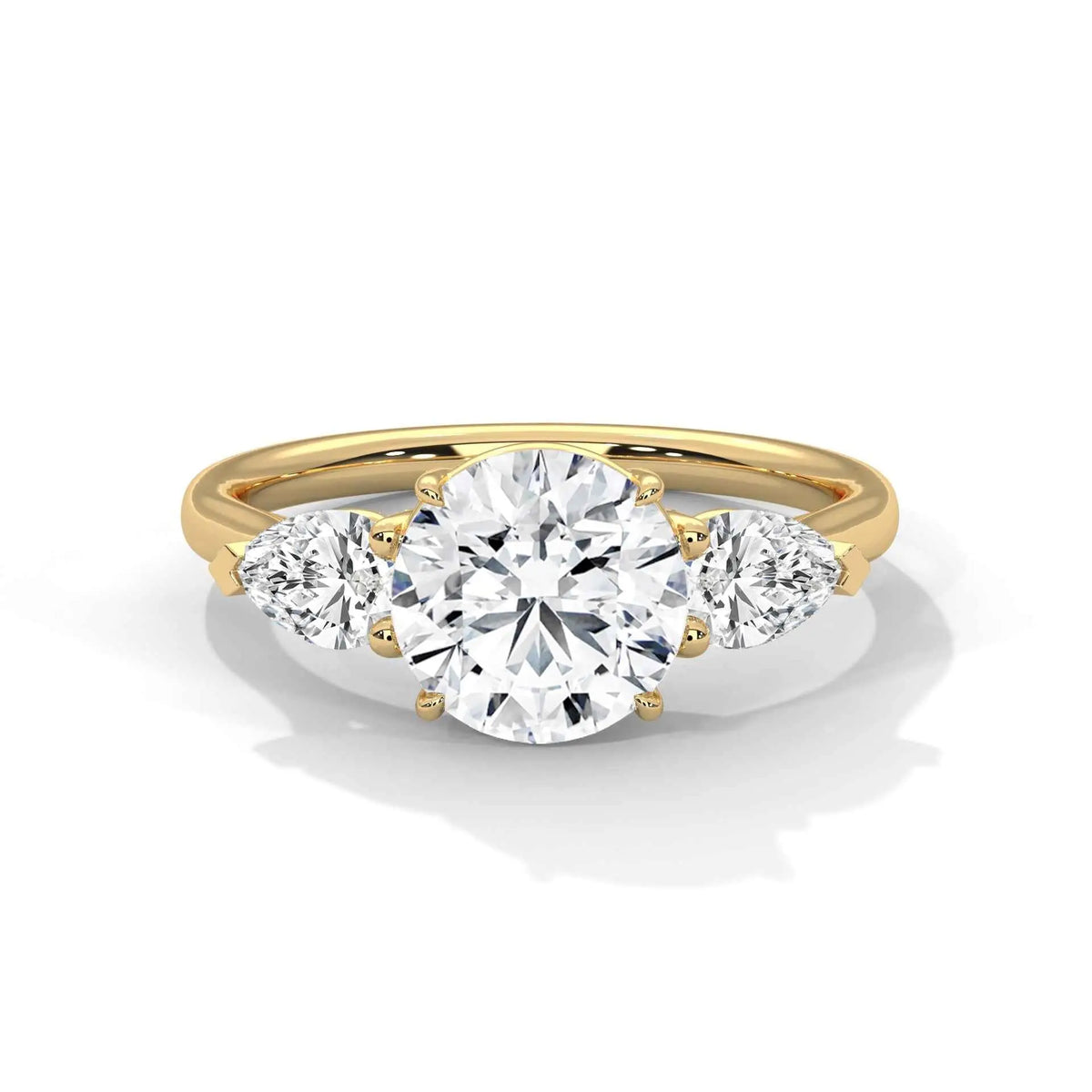 Three-stone diamond ring in yellow gold with a round center stone and two side stones